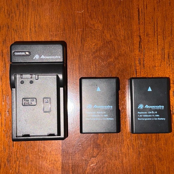 Nikon D3100 with 18-55mm lens + 55-200mm lens - Picture 6 of 17